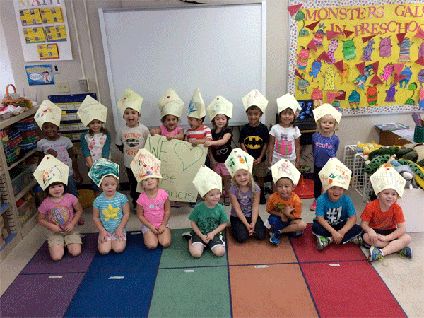 preschoolers-with-pope-hats